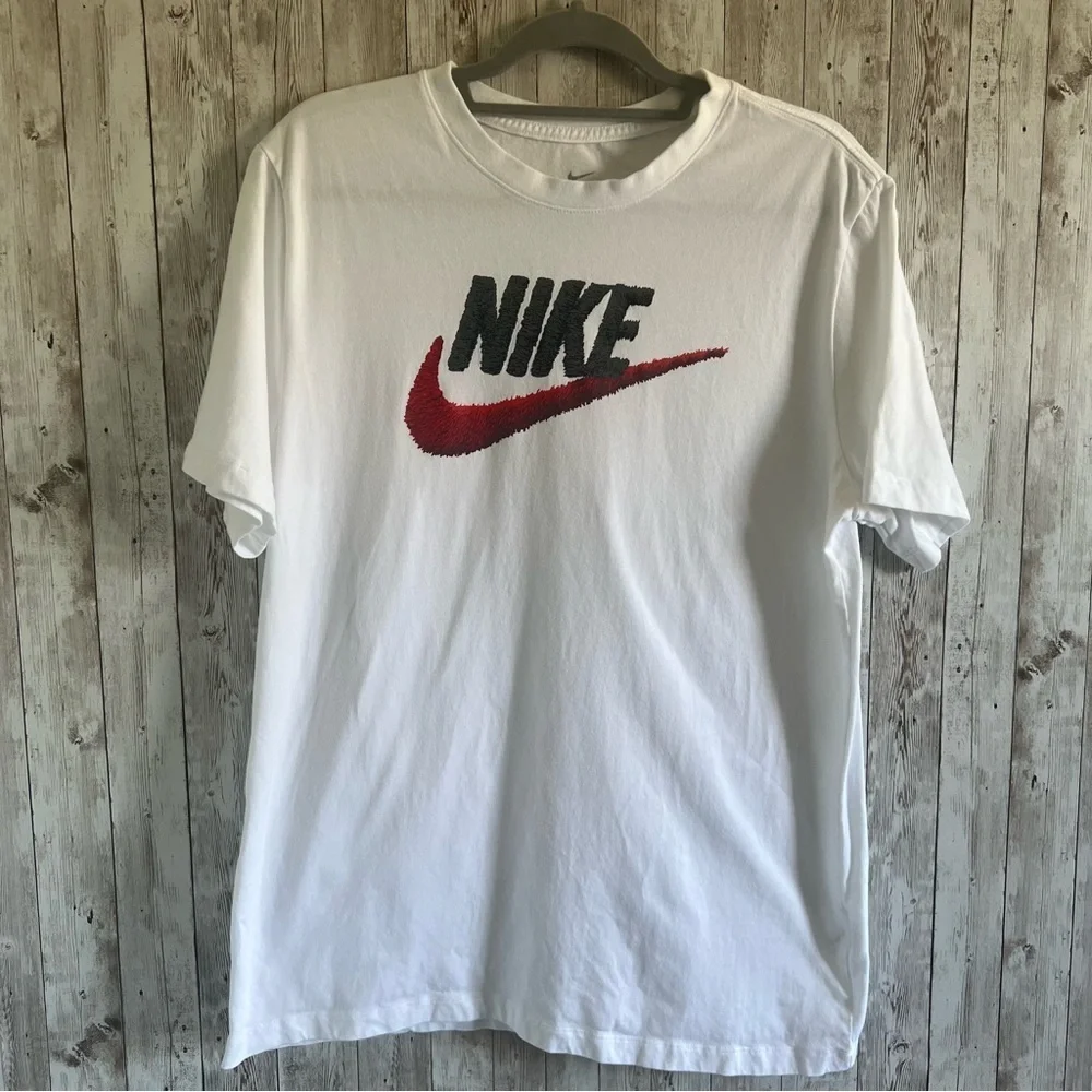Nike Men’s Swoosh Logo T-Shirt White Large - Picture 1 of 4